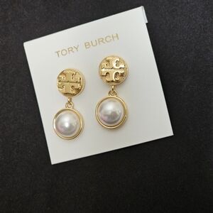NWOT TORYBURCH GOLD PLATED/PEARL EARRINGS